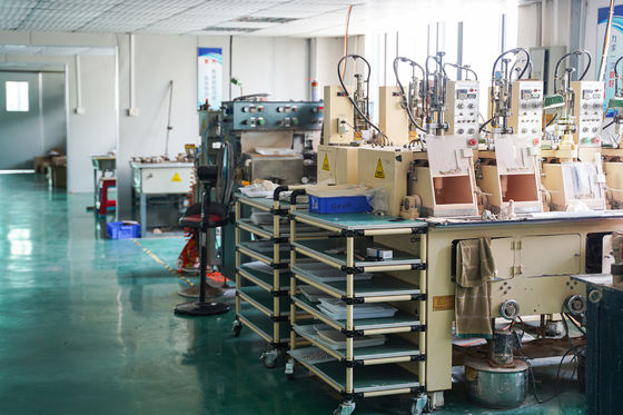 Lentille universelle faite sur commande de collimation de laser de foyer de bourdonnement de caméra d'usine en gros